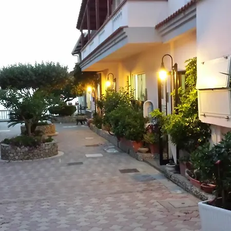 Отель Villaggio Da Ciccio Sul Mare 3*