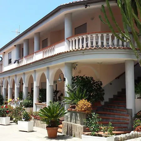 Отель Villaggio Da Ciccio Sul Mare 3*